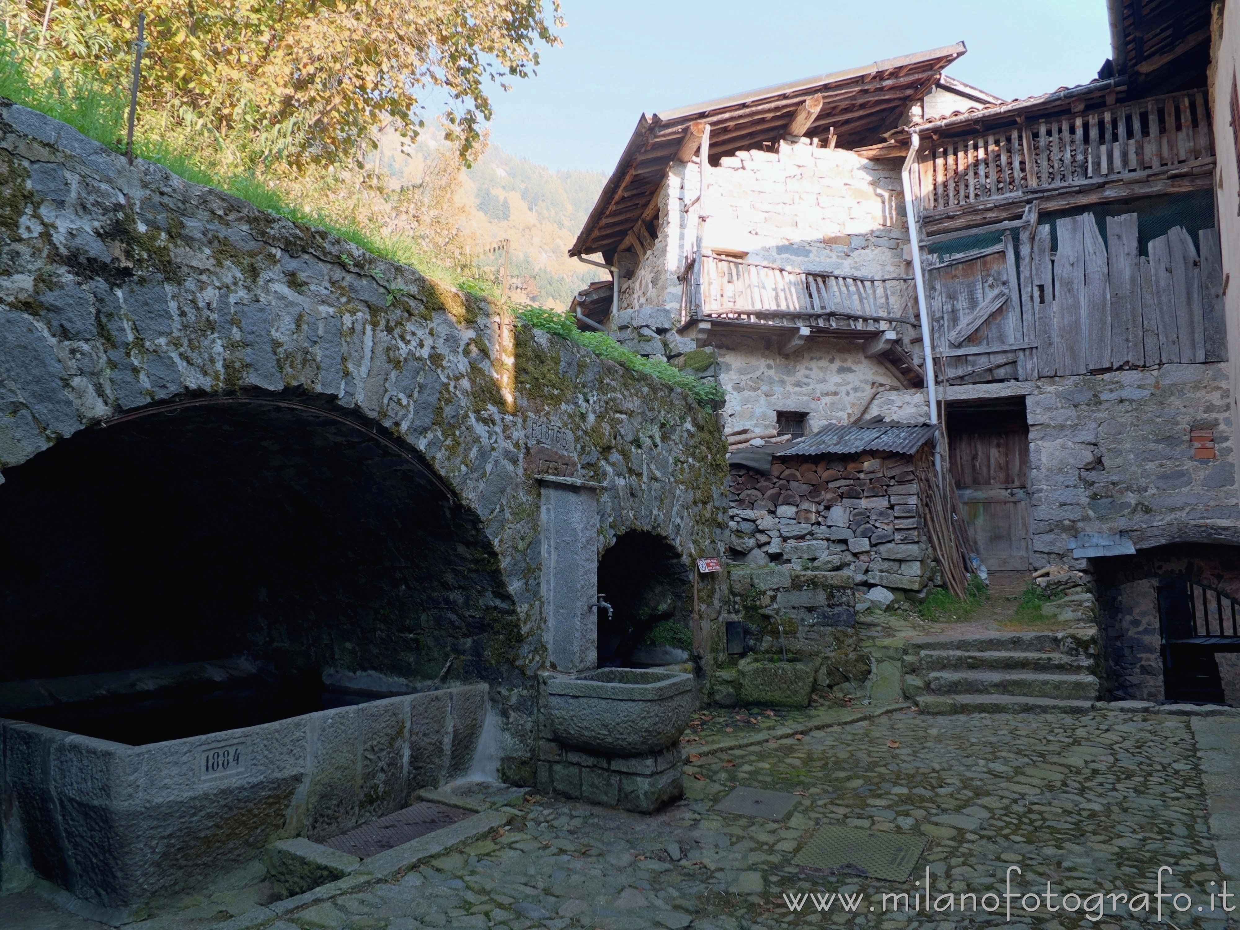 Campiglia Cervo (Biella) - Piazzetta nella frazione Sassaia